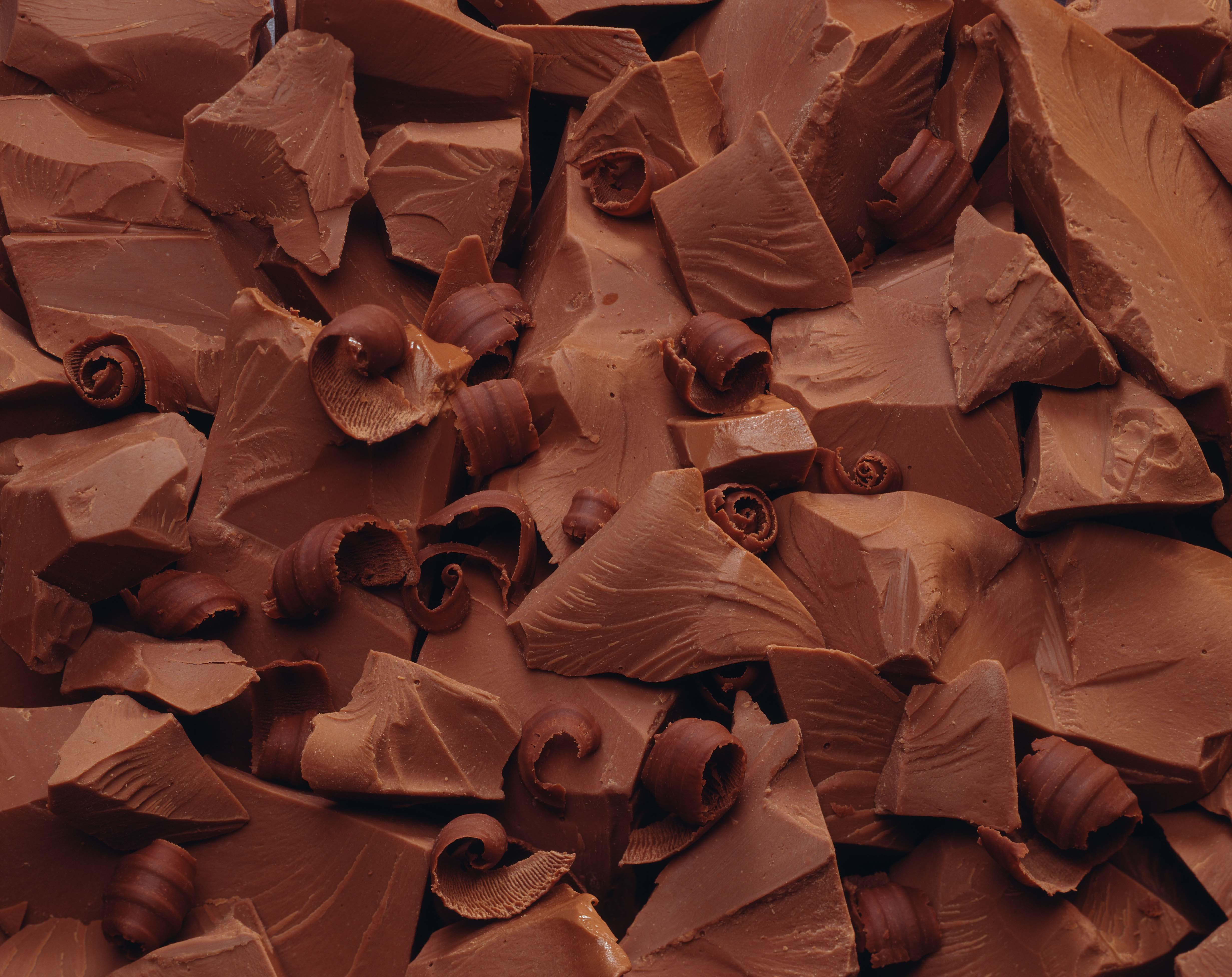 Chocolate chunks and shavings
