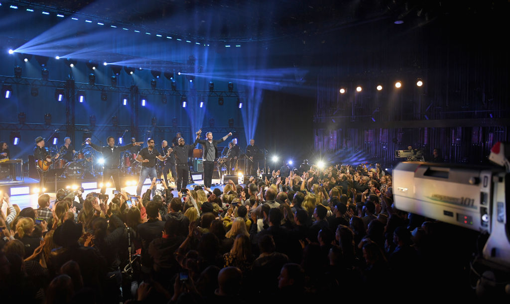 CMT Crossroads With Boyz II Men and Brett Young