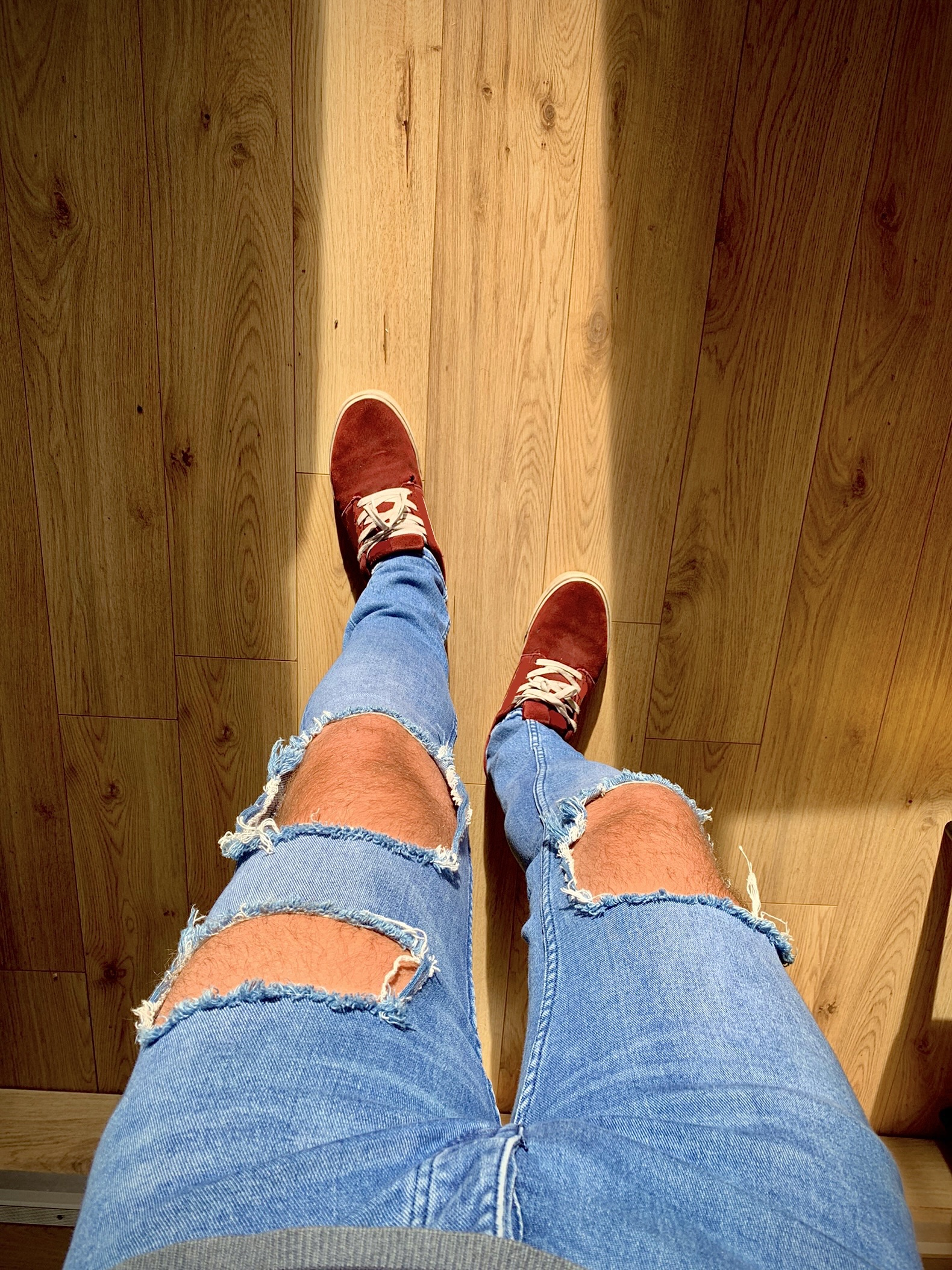 Skinny ripped jeans.