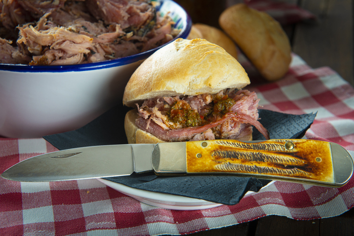 Pulled pork with vinegar barbecue sauce