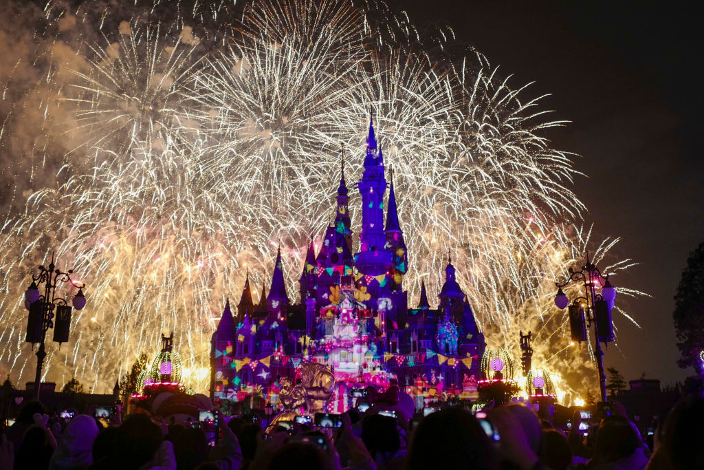 Shanghai Disneyland Celebrates Mickey & Minnie Birthday Week